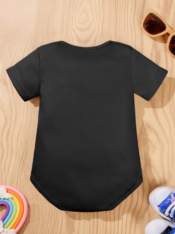 Body para Niños con Foto y Texto Personalizado - Pelele de Cuello Redondo Suave al 100% Poliéster, Regalo Personalizado para Cumpleaños, Anuncios, Baby Shower - Lavado a Mano/Limpieza en Seco, Ropa Infantil para Todas las Estaciones, Diseño Personalizado sobre Lienzo Blanco | Material Fácil de Cuidar, Ideal para Exteriores - Image 4